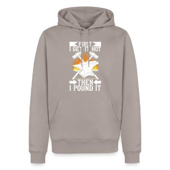 Schmied Schmieden Amboss - Männer Premium Bio Hoodie - Taupe - Vorne - Nico (187cm)