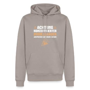 Modellbau Eisenbahn Lok Modelleisenbahner - Männer Premium Bio Hoodie - Taupe - Vorne - Nico (187cm)