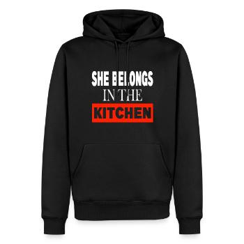 She belongs in the Kitchen - Männer Premium Bio Hoodie - Schwarz - Vorne - Nico (187cm)
