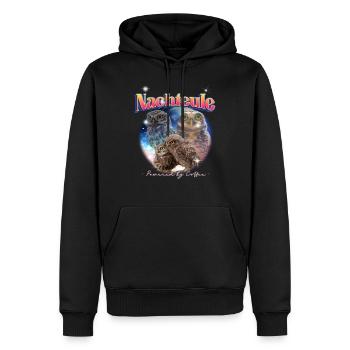 Nachteule - Powered by Coffee - Männer Premium Bio Hoodie - Schwarz - Vorne - Nico (187cm)