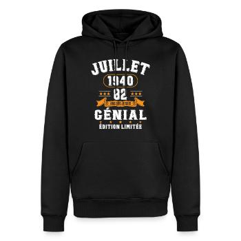 82 Ans Anniversaire Vintage Né(e) en Juillet 1940 - Sweat à capuche Premium bio Homme - noir - Devant - Nico (187cm)