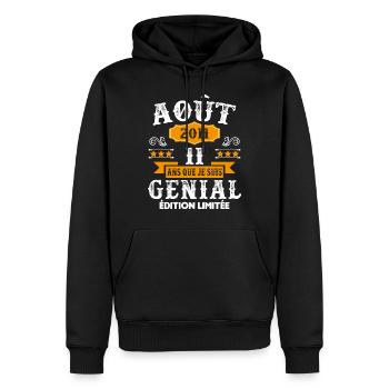 11 Ans Anniversaire Vintage Né(e) en Août 2011 - Sweat à capuche Premium bio Homme - noir - Devant - Nico (187cm)
