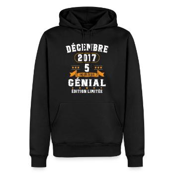 5 Ans Anniversaire Vintage Né(e) en Décembre 2017 - Sweat à capuche Premium bio Homme - noir - Devant - Nico (187cm)