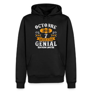 7 Ans Anniversaire Vintage Né(e) en Octobre 2015 - Sweat à capuche Premium bio Homme - noir - Devant - Nico (187cm)