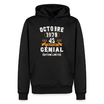 43 Ans Anniversaire Vintage Né(e) en Octobre 1979 - Sweat à capuche Premium bio Homme - noir - Devant - Nico (187cm)