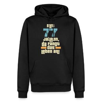 Mit 77 Jahren da fängt das Leben an. 77 Geburtstag - Männer Premium Bio Hoodie - Schwarz - Vorne - Nico (187cm)