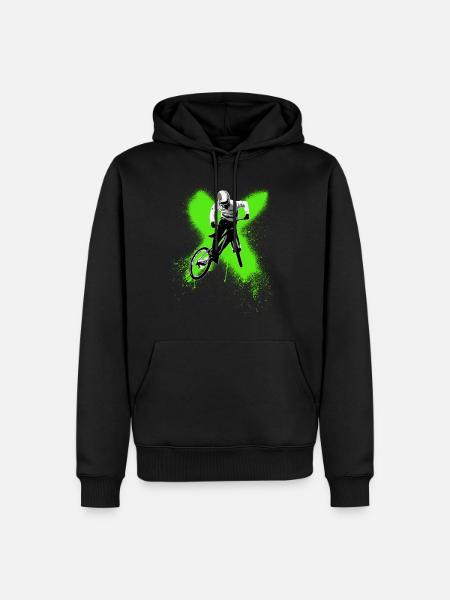 cooler Junge springt mit Mountainbike - Männer Premium Bio Hoodie - Schwarz