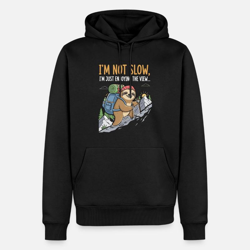 Faultier beim Bergsteigen mit Aussicht - Männer Premium Bio Hoodie - Schwarz