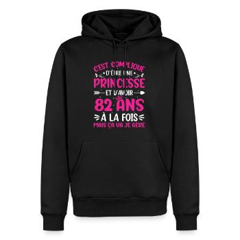 Une princesse et d'avoir 82 ans - Sweat à capuche Premium bio Homme - noir - Devant - Nico (187cm)