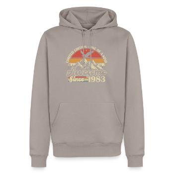 1983 Vintage Retro Geburtstagsgeschenk - Männer Premium Bio Hoodie - Taupe - Vorne - Nico (187cm)