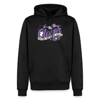 Plus vous regardez de près, plus vous allez loin - Sweat à capuche Premium bio Homme - noir - Devant - Nico (187cm)