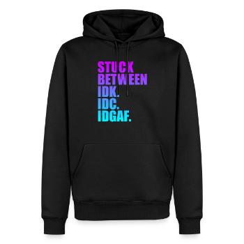 Steckt zwischen IDK IDC IDGAF fest - Männer Premium Bio Hoodie - Schwarz - Vorne - Nico (187cm)