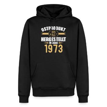 Ostprodukt 49 Geburtstag Mann Frau Jahrgang 1973 - Männer Premium Bio Hoodie - Schwarz - Vorne - Nico (187cm)