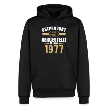 Ostprodukt 45 Geburtstag Mann Frau Jahrgang 1977 - Männer Premium Bio Hoodie - Schwarz - Vorne - Nico (187cm)
