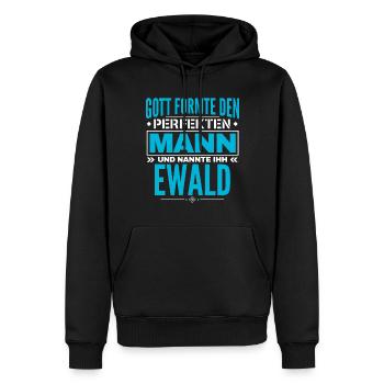 Ewald Name Design - Männer Premium Bio Hoodie - Schwarz - Vorne - Nico (187cm)