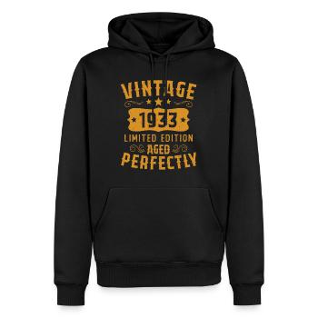 Vintage 1933 Limited Edition perfekt gealtert - Männer Premium Bio Hoodie - Schwarz - Vorne - Nico (187cm)