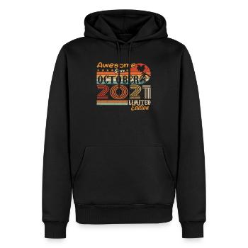 Millésime d’octobre 2021 - Octobre 2021 - Sweat à capuche Premium bio Homme - noir - Devant - Nico (187cm)