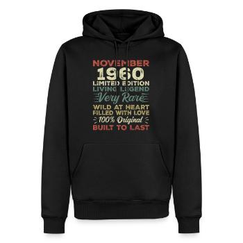 Légende Depuis Novembre 1960 Millésime Novembre 1960 - Sweat à capuche Premium bio Homme - noir - Devant - Nico (187cm)