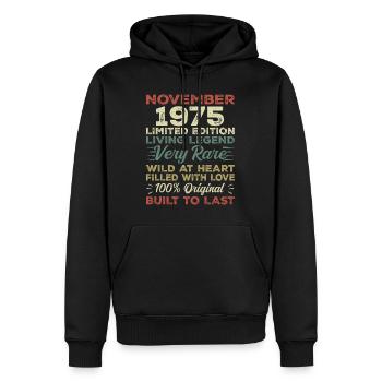 Légende Depuis Novembre 1975 Millésime Novembre 1975 - Sweat à capuche Premium bio Homme - noir - Devant - Nico (187cm)