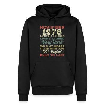 Légende Depuis Novembre 1978 Millésime Novembre 1978 - Sweat à capuche Premium bio Homme - noir - Devant - Nico (187cm)