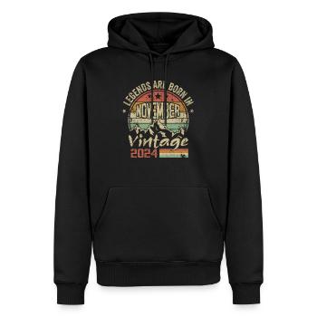 November 2024, Retro-Vintage-Geburtstagsgeschenk - Männer Premium Bio Hoodie - Schwarz - Vorne - Nico (187cm)