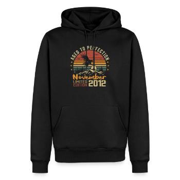 Die Legenden wurden im November 2012 - 2012 geboren - Männer Premium Bio Hoodie - Schwarz - Vorne - Nico (187cm)