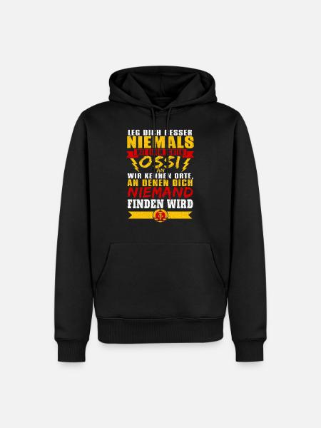 leg dich besser niemals mit einem echten ossi an - Männer Premium Bio Hoodie - Schwarz