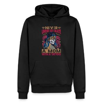 Never Underestimate A Mom With A Tattoo - Funny - - Männer Premium Bio Hoodie - Schwarz - Vorne - Nico (187cm)