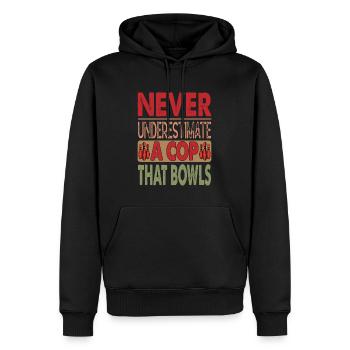 Never Underestimate A Cop That Bowls - Bowling - Männer Premium Bio Hoodie - Schwarz - Vorne - Nico (187cm)