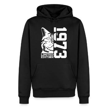 ÉDITION LIMITÉE 1973 ANNIVERSAIRE DU CHAT - Sweat à capuche Premium bio Homme - noir - Devant - Nico (187cm)