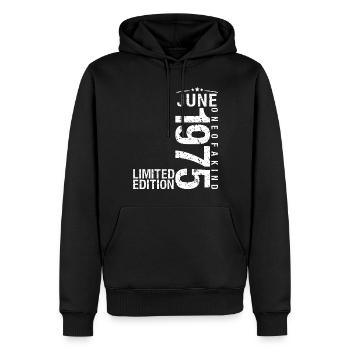Juin 1975 Juin anniversaire Juin 1975 - Sweat à capuche Premium bio Homme - noir - Devant - Nico (187cm)