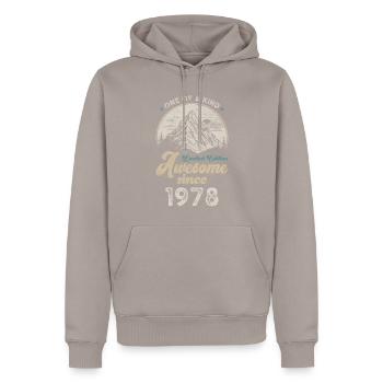 1978 Birthday Berge - Men’s Premium Organic Hoodie - taupe - Front - Nico (187cm)