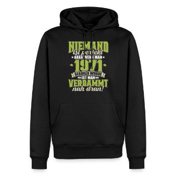1971 geboren Geburtstag Spruch - Männer Premium Bio Hoodie - Schwarz - Vorne - Nico (187cm)