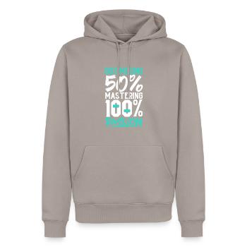 100 Prozent Leidenschaft - Tontechniker - Männer Premium Bio Hoodie - Taupe - Vorne - Nico (187cm)