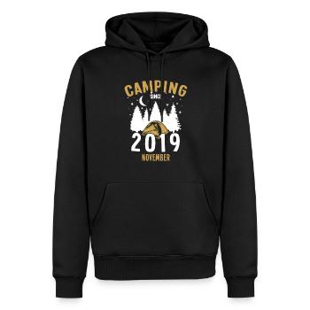 Geburtstag: Camping seit November 2019 Zelten - Männer Premium Bio Hoodie - Schwarz - Vorne - Nico (187cm)