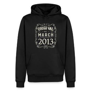 Vintage - Original since März 2013 Geburtstag - Männer Premium Bio Hoodie - Schwarz - Vorne - Nico (187cm)