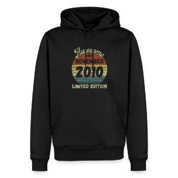 Awesome since November 2010 - Geburtstag - Männer Premium Bio Hoodie - Schwarz - Vorne - Nico (187cm)