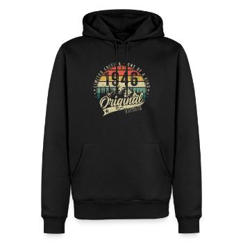 1946 Birthday Born in 1946 Retro Vintage - Men’s Premium Organic Hoodie - black - Front - Nico (187cm)