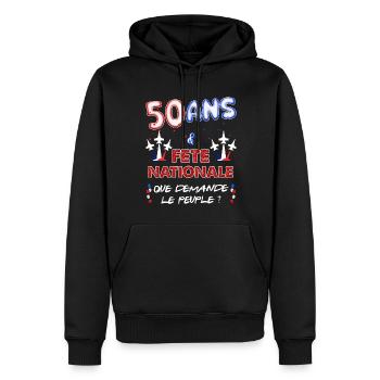 Anniversaire 50 ans Juillet Fête Nationale - Sweat à capuche Premium bio Homme - noir - Devant - Nico (187cm)