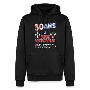 Anniversaire 30 ans Juillet Fête Nationale - Sweat à capuche Premium bio Homme - noir - Devant - Nico (187cm)