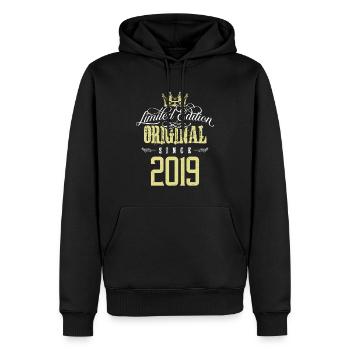2019 limited edition - Männer Premium Bio Hoodie - Schwarz - Vorne - Nico (187cm)