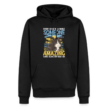 Someone Amazing Comes Along And here I Am - Männer Premium Bio Hoodie - Schwarz - Vorne - Nico (187cm)