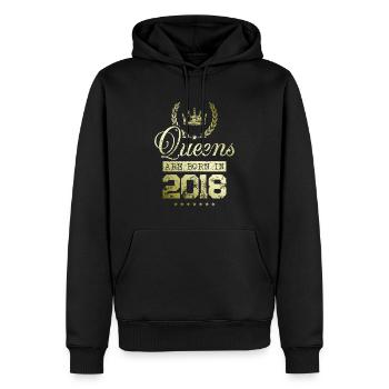Queens born in 2018 - Männer Premium Bio Hoodie - Schwarz - Vorne - Nico (187cm)