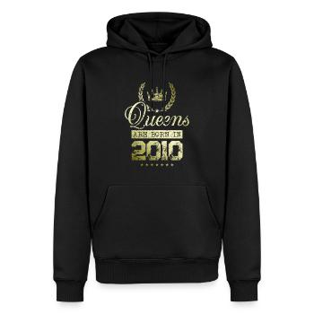 Queens born in 2010 - Männer Premium Bio Hoodie - Schwarz - Vorne - Nico (187cm)
