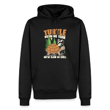 TURTLE RUNNING TEAM WE'RE SLOW AS SHELL - Männer Premium Bio Hoodie - Schwarz - Vorne - Nico (187cm)