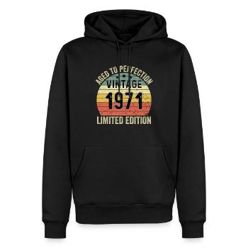 Aged To Perfection Vintage 1971 Limited Edition - Männer Premium Bio Hoodie - Schwarz - Vorne - Nico (187cm)