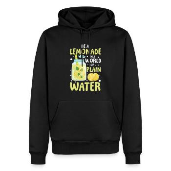 Be a lemonade in a world of plain water - Männer Premium Bio Hoodie - Schwarz - Vorne - Nico (187cm)