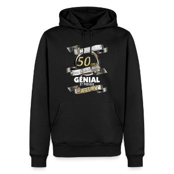 Anniversaire 50 ans génial et parfait Cadeau Homme - Sweat à capuche Premium bio Homme - noir - Devant - Nico (187cm)