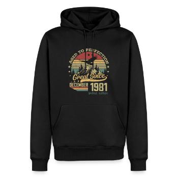 43 Jahre alt bis zur Perfektion gealtert geboren: Dezember 1981 - Männer Premium Bio Hoodie - Schwarz - Vorne - Nico (187cm)