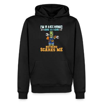 I'm A Mechanic And A Mom Nothing Scares Me - Männer Premium Bio Hoodie - Schwarz - Vorne - Nico (187cm)